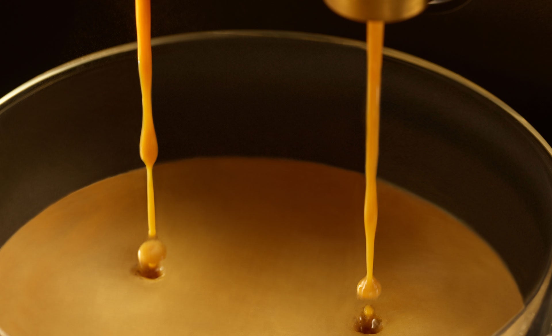 A video showing the rich crema exclusive to L'OR Barista coffee and espresso.